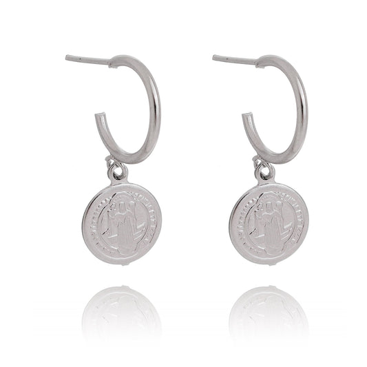 Brinco de argola com medalha de são bento em aço inox - Biju & Cia.