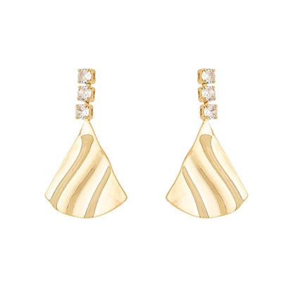 Brinco de triângulo com zircônias banhado a ouro 18k - Biju & Cia.