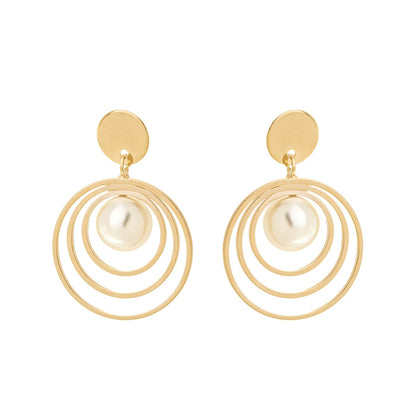 Brinco círculos com pérola banhada a ouro 18k