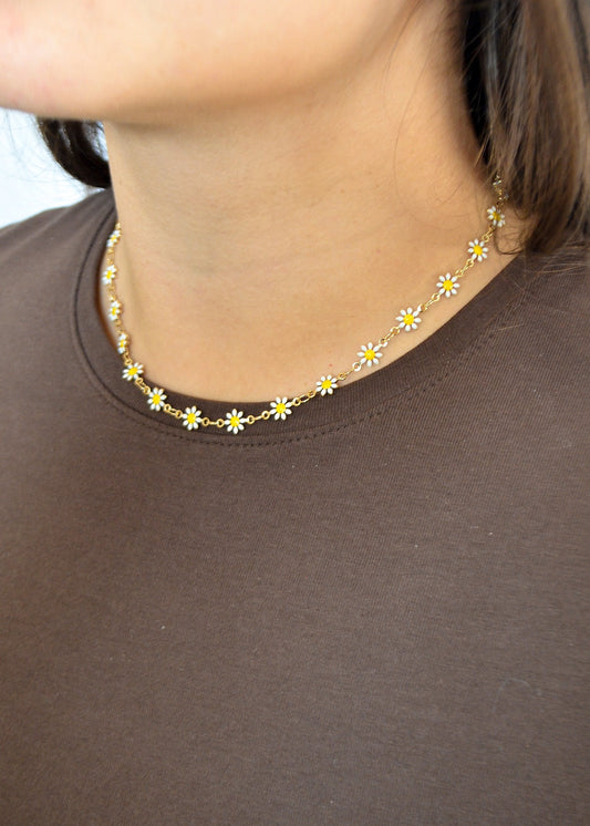Choker de margaridas banhada a ouro 18k - Biju & Cia.
