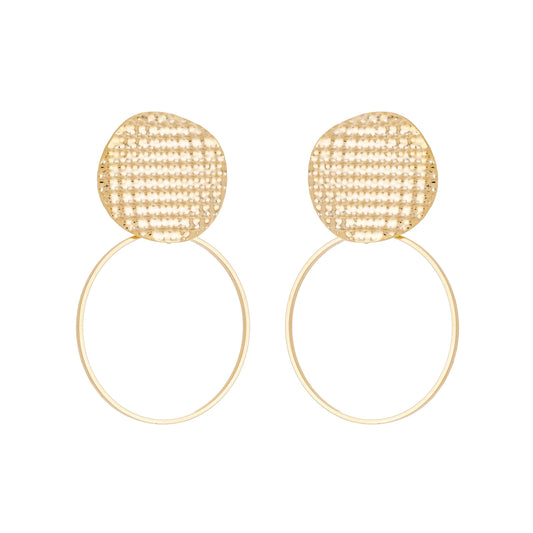 Brinco círculo com base trabalhada banhado a ouro 18k - Biju & Cia.