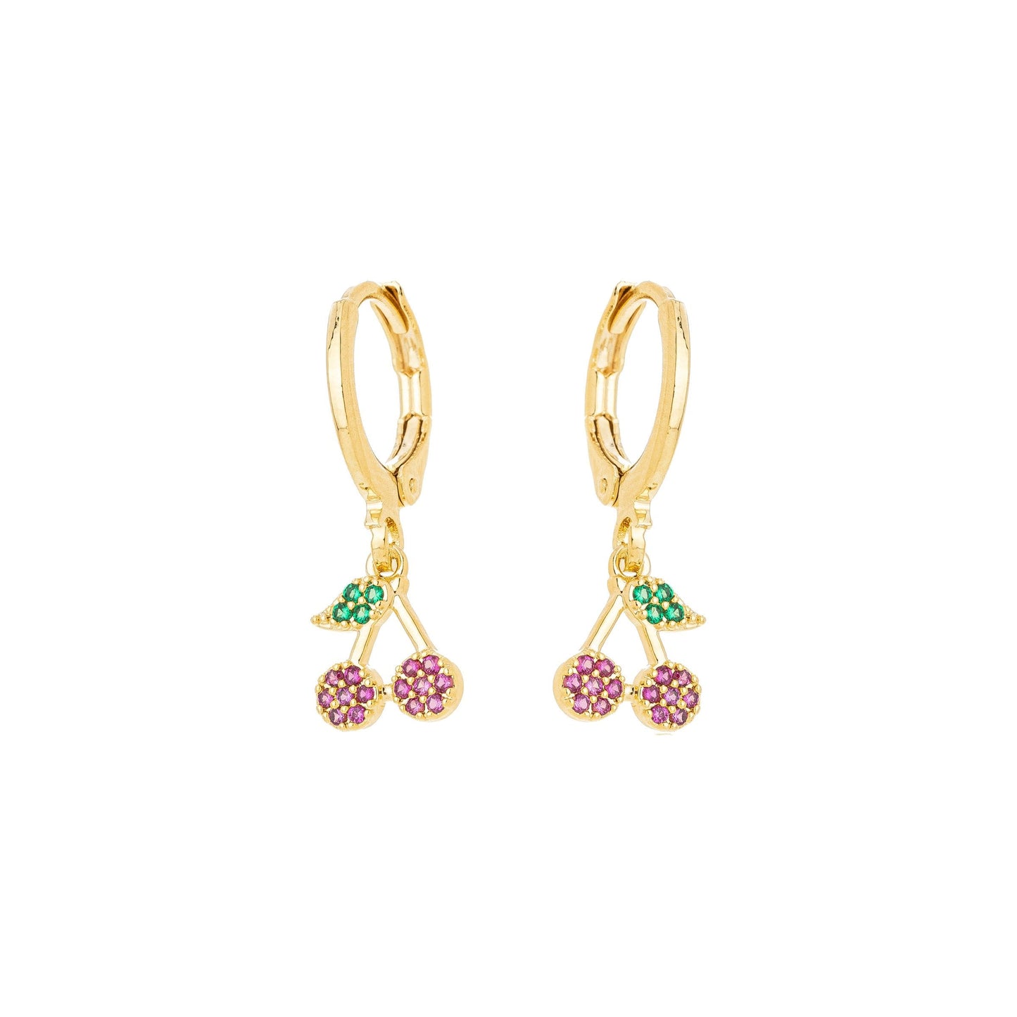 Brinco de argola articulada com pingente de cereja cravejada banhado a ouro 18k - Biju & Cia.