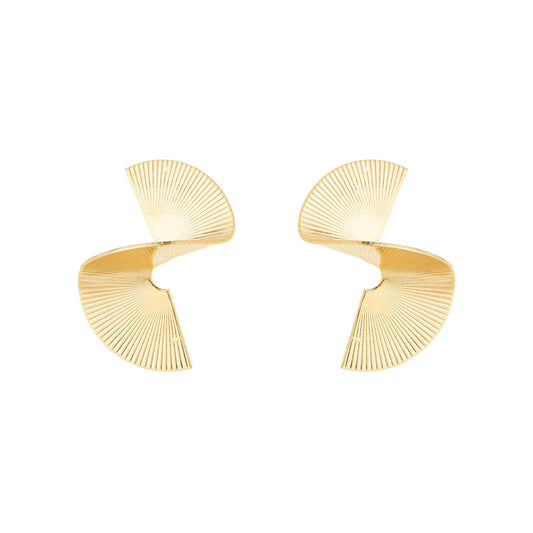 Brinco trabalhado banhado a ouro 18k - Biju & Cia.