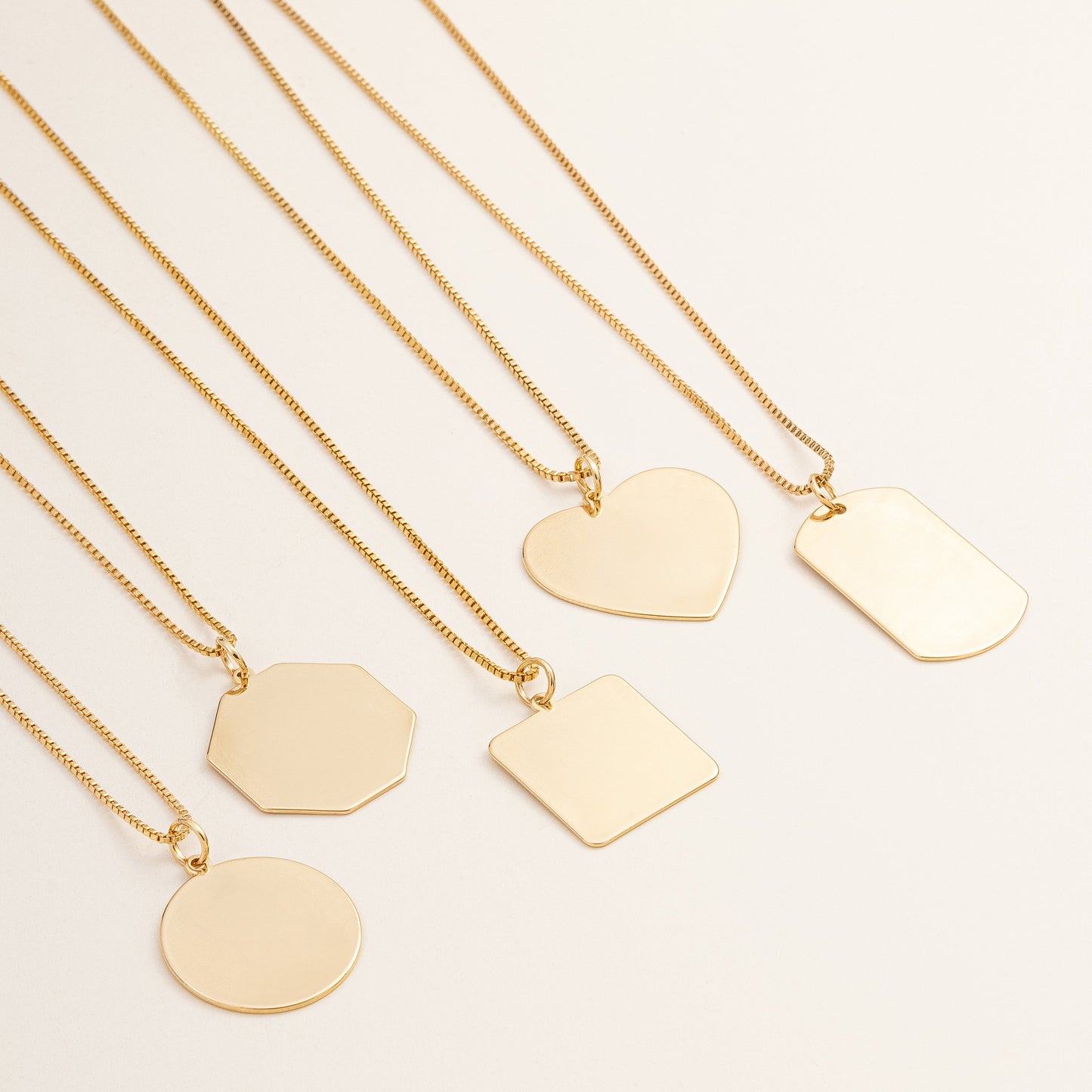 Gargantilha com pingente personalizado banhado a ouro 18k - Biju & Cia.