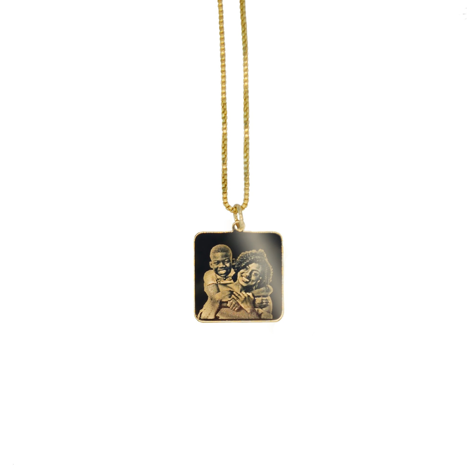 Gargantilha com pingente personalizado banhado a ouro 18k - Biju & Cia.