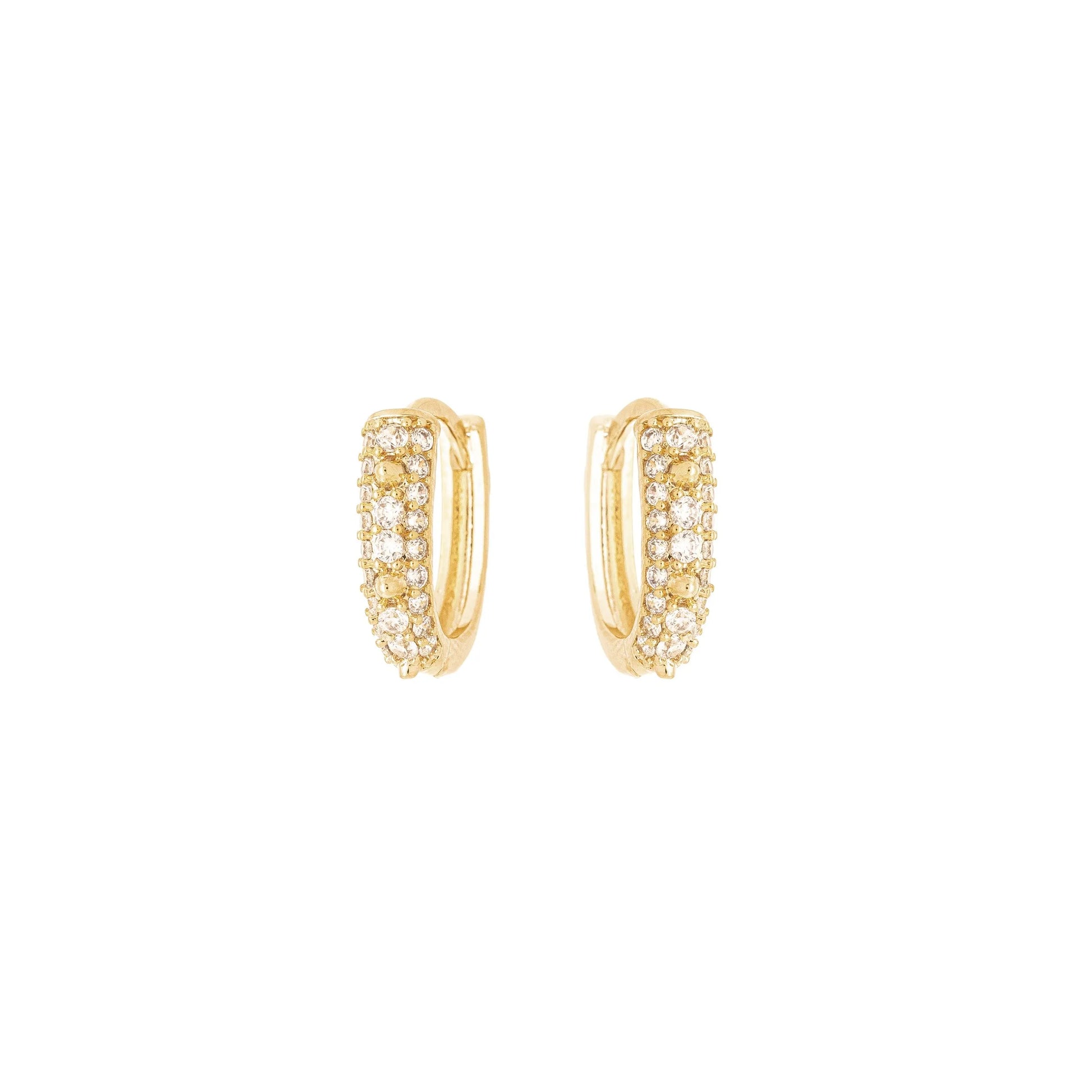 Brinco de argola oval com zircônias e rebites banhado a ouro 18k - Biju & Cia.