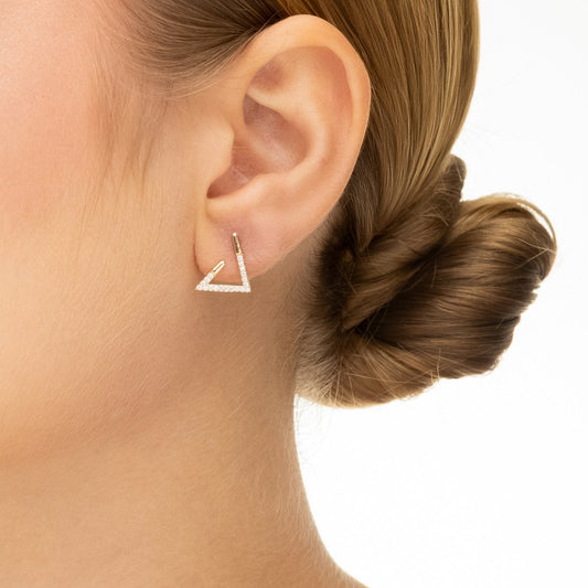 Brinco com zircônias banhado a ouro 18k