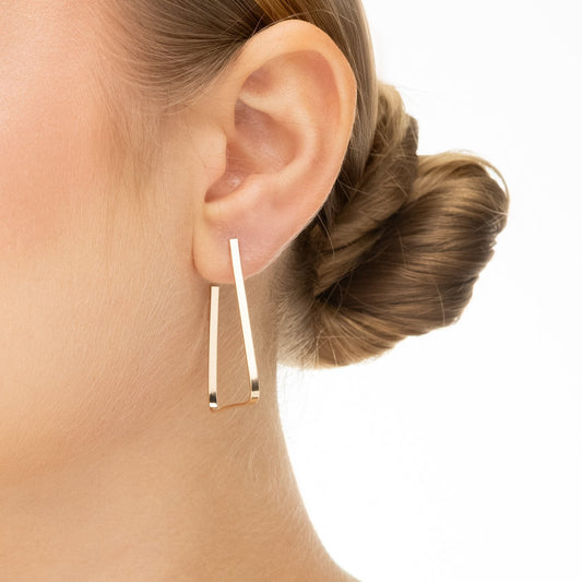 Argola fio quadrado banhada a ouro 18k