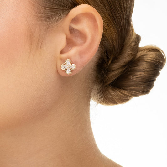 Brinco flor com zircônia banhado a ouro 18k