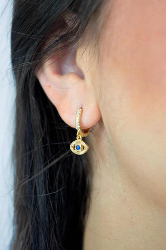 Argola com pingente de olho grego banhada a ouro 18k - Biju & Cia.