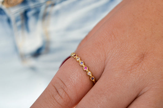 Anel com zircônias coloridas banhado a ouro 18k - Biju & Cia.