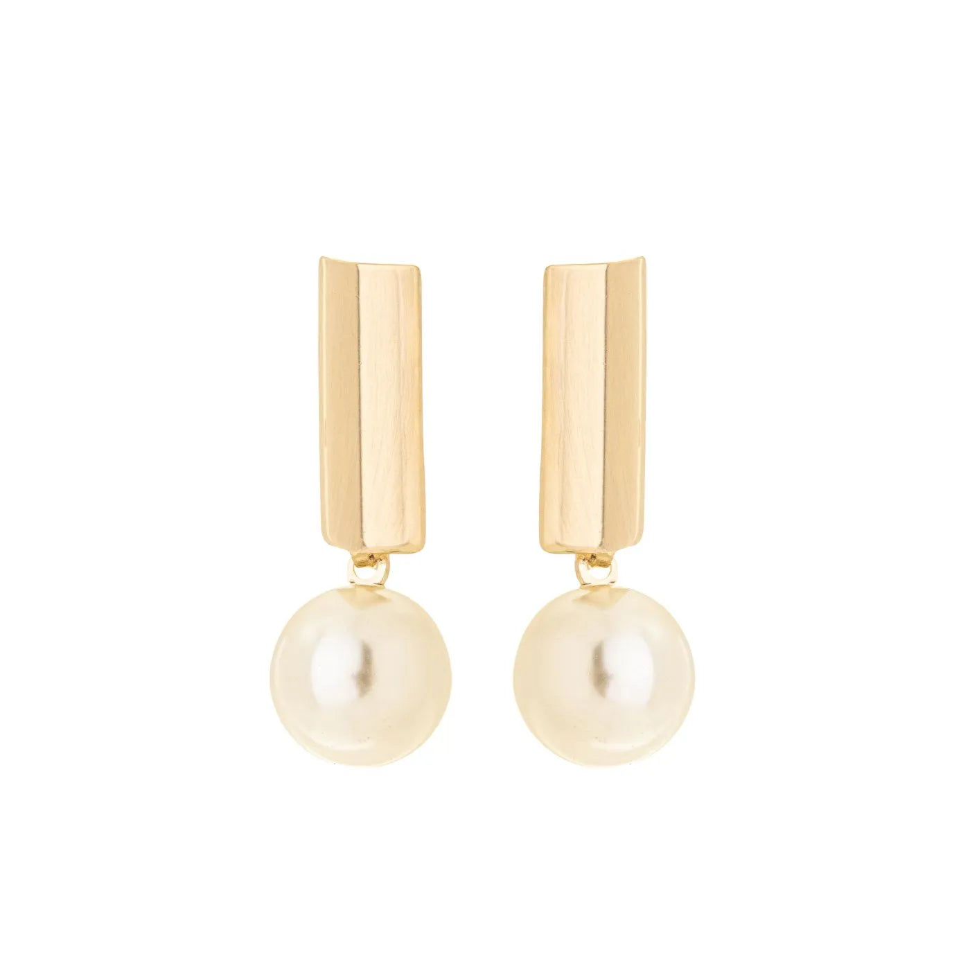 Brinco com pérola banhado a ouro 18k