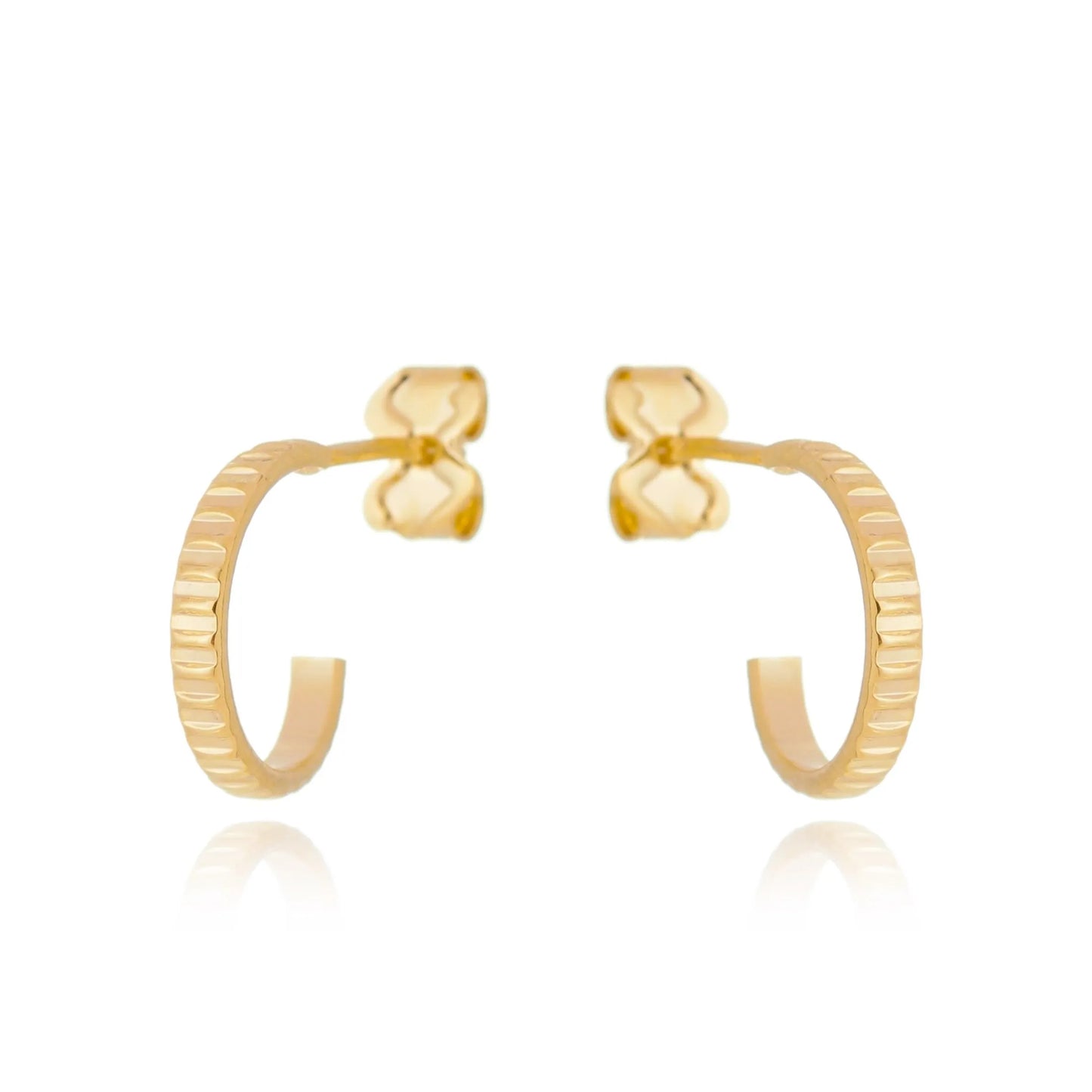 Brinco de argola pequena riscada banhado a ouro 18k - Biju & Cia.