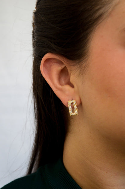 Brinco retangular com zircônias banhado a ouro 18k - Biju & Cia.
