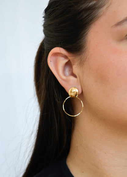 Brinco círculo banhado a ouro 18k - Biju & Cia.