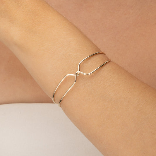 Bracelete v liso banhado a ouro 18k