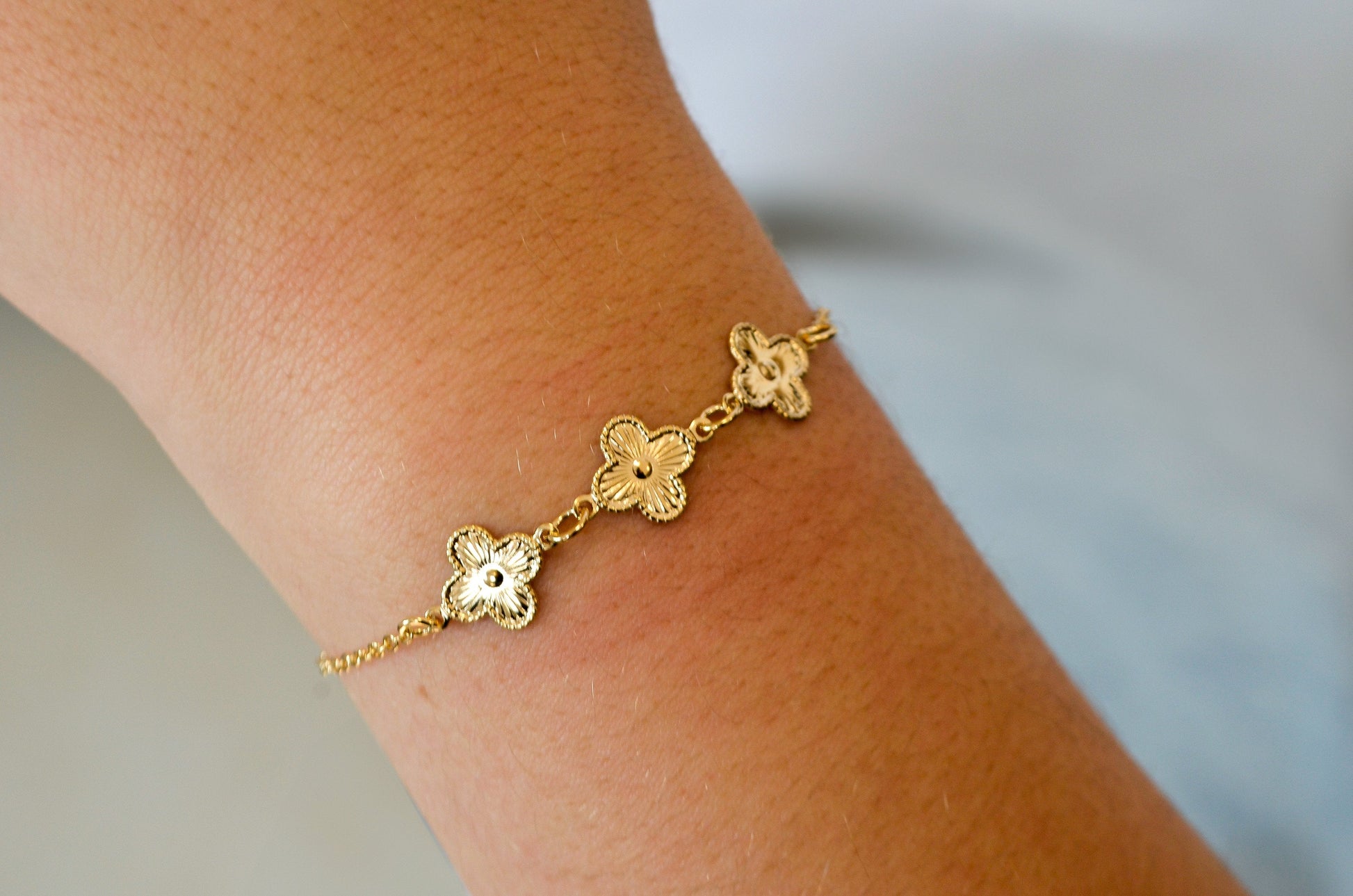 Pulseira trevos banhada a ouro 18k - Biju & Cia.