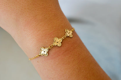 Pulseira trevos banhada a ouro 18k - Biju & Cia.