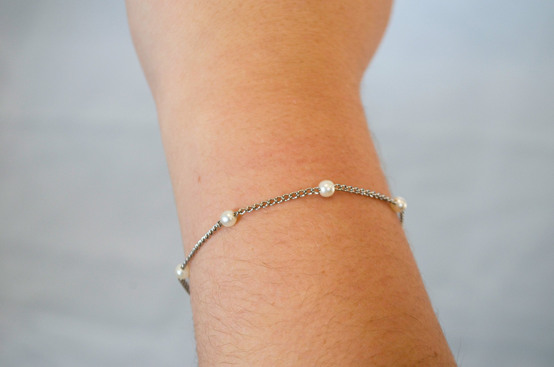 Pulseira com pérolas em aço inox - Biju & Cia.