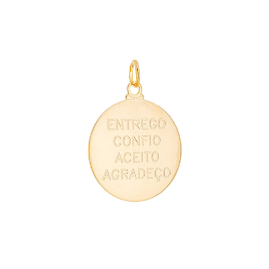 Pingente entrego, confio, aceito e agradeço banhado a ouro 18k - Biju & Cia.