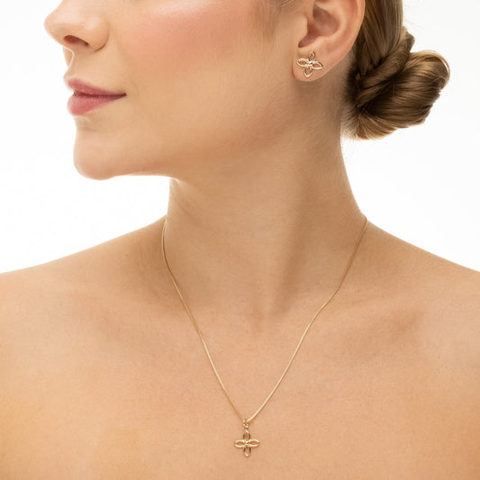 Conjunto flor vazada banhado a ouro 18k