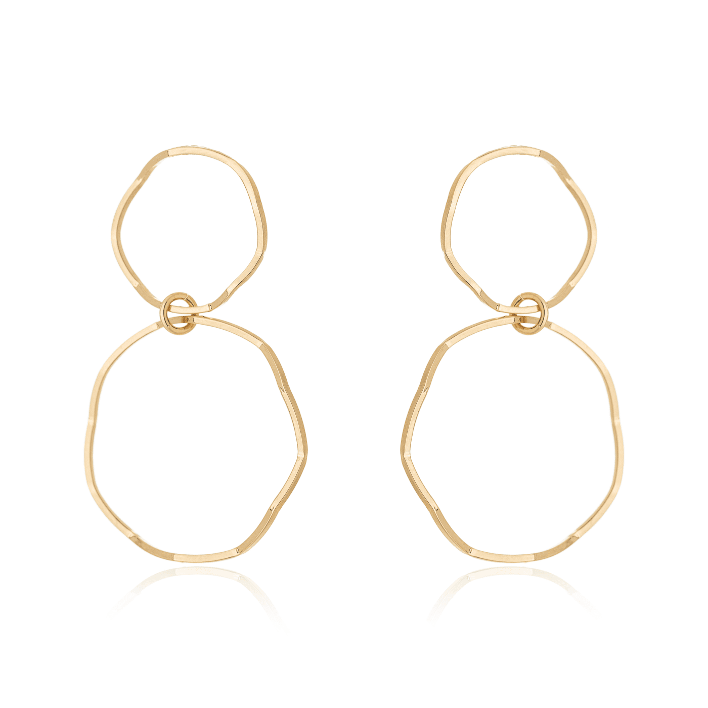 Brinco com dois círculos de fio ondulado banhado a ouro 18k - Biju & Cia.