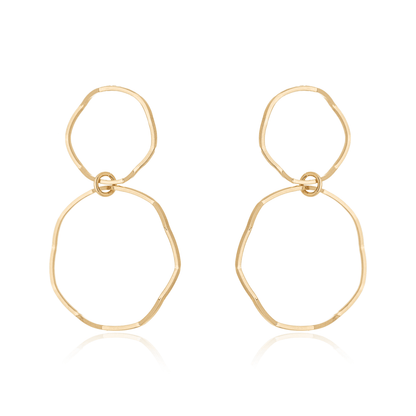 Brinco com dois círculos de fio ondulado banhado a ouro 18k - Biju & Cia.