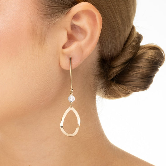 Brinco gota com zircônias banhado a ouro 18k