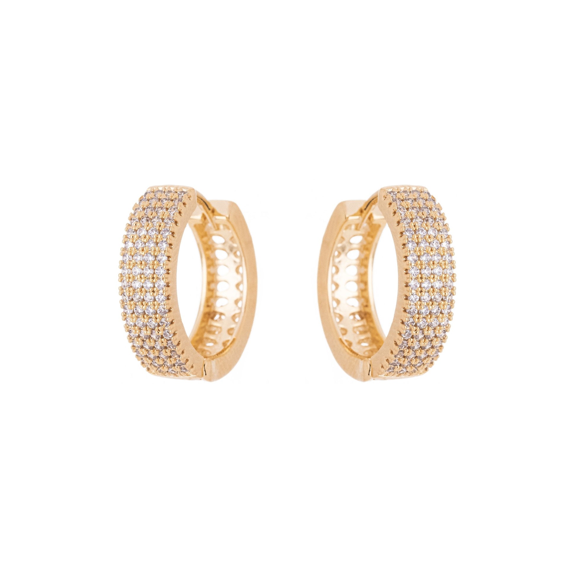 Argola com zircônias banhada a ouro 18k - Biju & Cia.