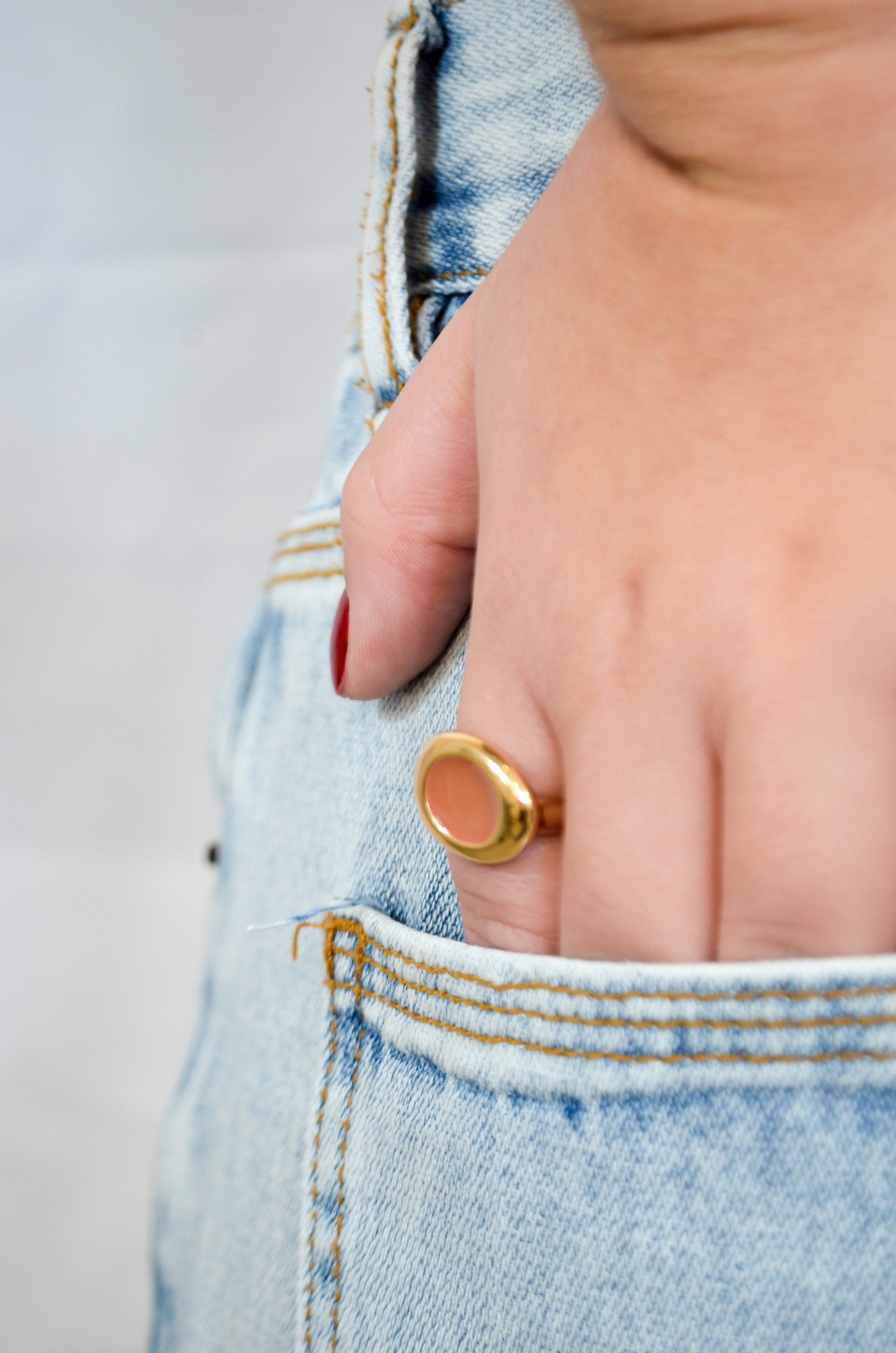 Anel regulável oval esmaltado banhado a ouro 18k - Biju & Cia.