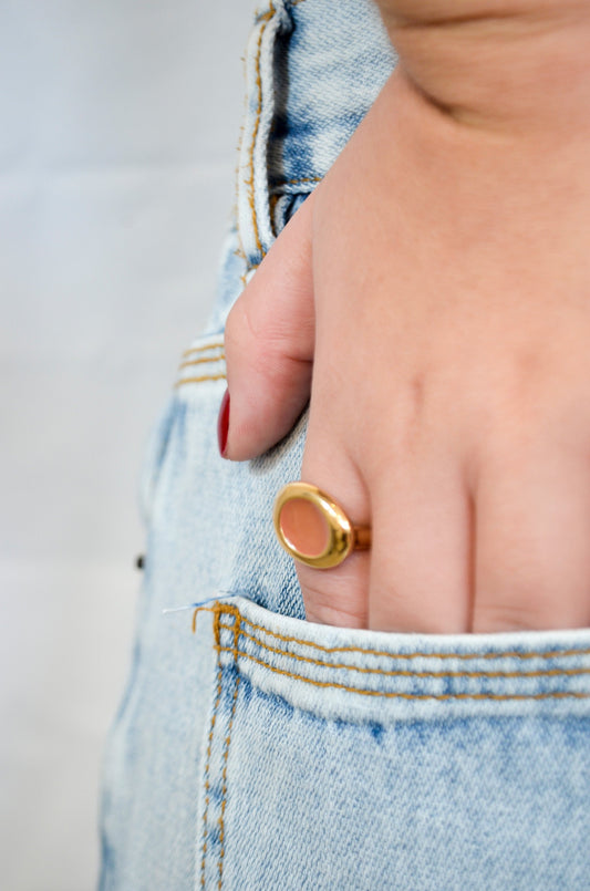 Anel regulável oval esmaltado banhado a ouro 18k - Biju & Cia.