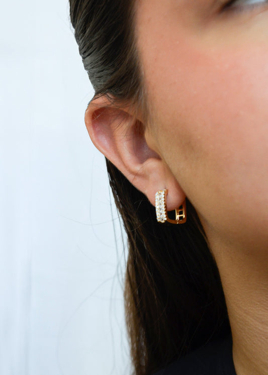 Argola articulada quadrada com zircônias banhada a ouro 18k - Biju & Cia.