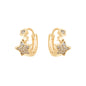 Argola articulada com estrelas com zircônias banhada a ouro 18k
